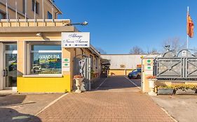 Albergo Nuova Aurora - Free Parking & Breakfast